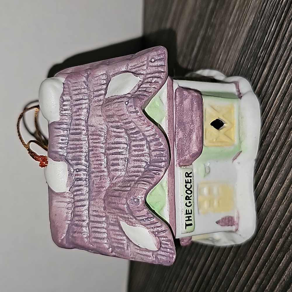 Snow covered grocery store the grocer Readers Digest ornament from 1991